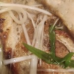 らぁ麺 桃の屋 - 『あっさり塩らぁ麺800円』＋『黄身濃厚味玉100円』＋『やまゆりポークの大判チャーシュー200円』