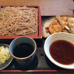 Musashiya - 「天もり」！
                      繊細な蕎麦と美味しい天麩羅たちです。