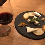 北海道バル 海 - チーズ３点盛りとワイン