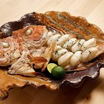 ポジティブアンバランス 歩路庵 - 明石鯛の焼き寿司・香ばしく焼けた鯛のアラと魚の脂が寿司飯を香ばしく焼き上げます。