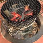 Ganso Horumon Wakitaya - 焼き台　炭です