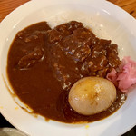 Nikomi Shokudou Marushiba - 牛スジカレーライス・煮卵 トッピング
