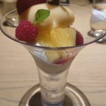 MOTORA  - デザート  ココナッツクリームとジェラードのパフェ仕立て