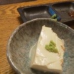 そば道 東京蕎麦style - お通し  鮭の身をほぐしたものが入った豆腐