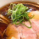 らぁ麺 すぎ本 - チャーシュー2種（豚 鶏）、穂先メンマ、青ネギ