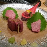 北新地 肉料理 名門 - 刺身 ○肝刺し○牛タン○ユッケ○黒毛和牛牛刺し