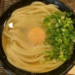 うどん 丸香 - かけうどんと生たまご