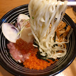 Sengyo Toridashi Men Sawamura - 加水率の高い中太平打ち縮れ麺