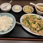 Chainataifun - 日替わり定食（ニラとタマゴ炒め肉入り）800円