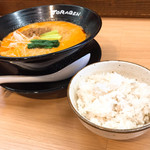 担担麺と麻婆豆腐の店 虎玄 - 担担麺とサービスライス