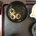 食処はる 澤の家 - 海鮮丼定食の汁物、鯛茶漬定食にはお出汁があるのでつきません。