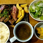 Niku To Wain To Kurafuto Bi-Ru Anka-Guraundo - アンガスサーロインステーキ定食