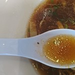 中華そば 秋山  - すりだね投入後のスープ