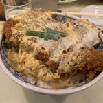 あけぼの - 上カツ丼。カツが丸々一枚のってます。