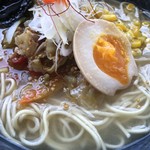 カフェアンドショップ ロータスランド - 2019/09/07
      今週のおまかせセット 550円
      〈野菜たっぷり塩ラーメン〉
      ･自家製中華麺の、野菜たっぷり塩ラーメン（手作り麻辣醤添え）
      ･チャーハン
      ･スイカ（農薬、化学肥料不使用）