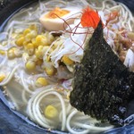 カフェアンドショップ ロータスランド - 2019/09/07
      今週のおまかせセット 550円
      〈野菜たっぷり塩ラーメン〉
      ･自家製中華麺の、野菜たっぷり塩ラーメン（手作り麻辣醤添え）
      ･チャーハン
      ･スイカ（農薬、化学肥料不使用）