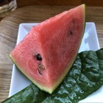 カフェアンドショップ ロータスランド - 2019/09/07
      今週のおまかせセット 550円
      〈野菜たっぷり塩ラーメン〉
      ･自家製中華麺の、野菜たっぷり塩ラーメン（手作り麻辣醤添え）
      ･チャーハン
      ･スイカ（農薬、化学肥料不使用）