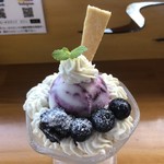 カフェアンドショップ ロータスランド - 2019/09/07
      ミニブルーベリーパフェ 380円