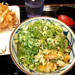 丸亀製麺 - うま辛肉々釜玉うどん