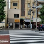 Tachiguikisoba Choujuan - 昭和通りの反対側から長寿庵をシュート
