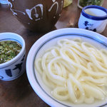 釜あげうどん 長田 in 香の香 - 釜あげ（小）とダシ（手前がダシの器で奥がお茶の器）