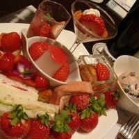 ロビーラウンジ 「マーブルラウンジ」 ヒルトン東京 - 『ストロベリー アーモンドタルト』 『サンドイッチ』…
