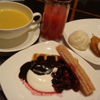 ロビーラウンジ 「マーブルラウンジ」 ヒルトン東京 - 『レンズ豆の スープ』 『ストロベリー ドリンク』 『ストロベリーチュロス』… 