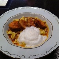アズ フィノム - チキンのパプリカ煮 ハンガリー風パスタ添え