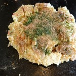 Doutombori - お好み焼き作成中