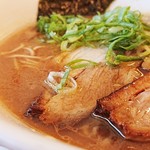 Morimoto Ramen Dou - 噛んだらホロホロに崩れる分厚いチャーシューが2枚も！