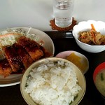 惣菜・揚げ物お持ち帰りと食堂マルテン - チキンカツとクリームコロッケ580円。