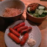 かしわ家 - オニオンスライス・もろきゅう・赤ウインナー