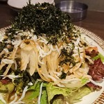 飲んべぇ食堂 らくだ屋 - シラスと磯海苔のサラダ