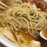 中華ダイニング 海菜楼 - 肉味噌ラー麺の麺アップ