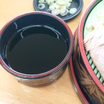 青森県立中央病院 外来食堂 - キリッと蕎麦つゆで。