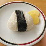 青森県立中央病院 外来食堂 - おにぎり。これだけでもいける。