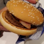 マクドナルド - 中身は玉子にベーコン、オーロラソース