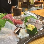 酒飯処かぐら - 刺し盛はスズキ、シメサバ、カンパチ、タコとマグロ。