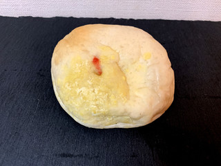 Bekari Soumaya - 小ぶりサイズがうれしい　パンが圧縮されたようなずっしり感。サイズはこぶりでうれしい