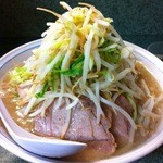 ラーメン二郎 新宿小滝橋通り店 - 豚大ダブル野菜マシマシ。でもオススメは大二郎ですｗ