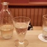 緒方 - ②玉川 アイスブレーカー　純米吟醸無濾過生原酒(京都)
      米種:五百万石、精米歩合:60%
      
      氷を入れて飲むシーンを想定しているお酒なので、氷を入れて提供。