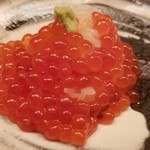 緒方 - ⑫筋子ほぐしご飯
      新鮮な筋子をほぐしたイクラご飯。
      冷凍ものとは口に入れた時の薫りが違いますね♪ヽ(´▽｀)/
      口野中に嬉しさも拡がります！