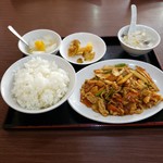 華林 - 鶏肉の唐辛子炒め四川風定食