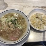 らーめん 鱗  - 塩ラーメンやきめしセット