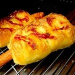 伊三郎製パン - ウインナーのクロワッサン