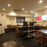 かすうどん18団 - 綺麗な店内です