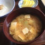 三笠 - 三笠　豆腐とキャベツの味噌汁