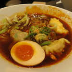 香港雲呑専門店 賢記 - 麻辣三種雲吞スープ(香港麺入り)