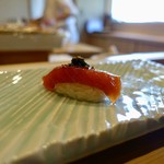 鮨おおね田 - ［2019/08］追加① ますのすけの握り ねぎのペースと 白ごま