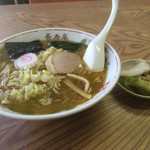 長寿庵 - 料理写真:ラーメン（サービスの糠漬け）